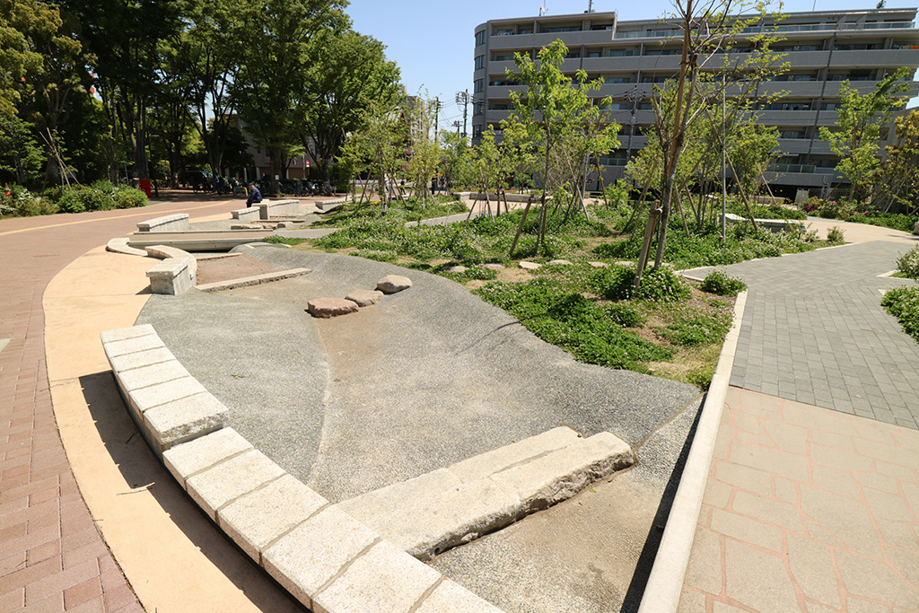 「じゃぶじゃぶ池」／平和の森公園（東京都／中野区）