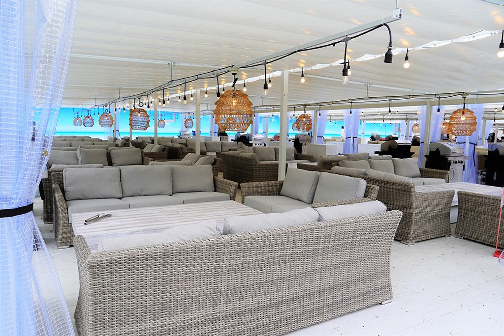 開放感のあるビーチゾーン/THE BBQ BEACH in LINKS UMEDA（大阪府/大阪市）