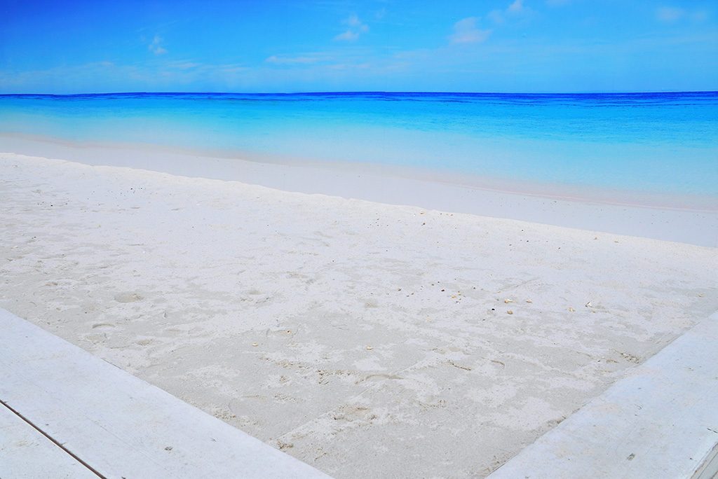 ビーチゾーンにある青い海と空の背景と白い砂/THE BBQ BEACH in LINKS UMEDA（大阪府/大阪市）