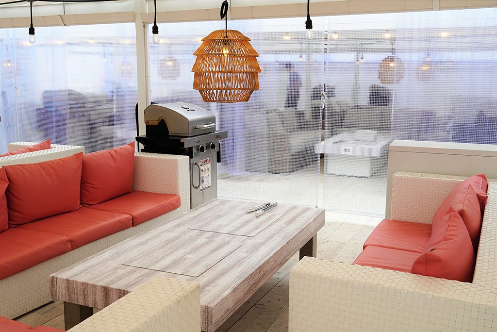 プライベート感も確保されたソファー席/THE BBQ BEACH in LINKS UMEDA（大阪府/大阪市）