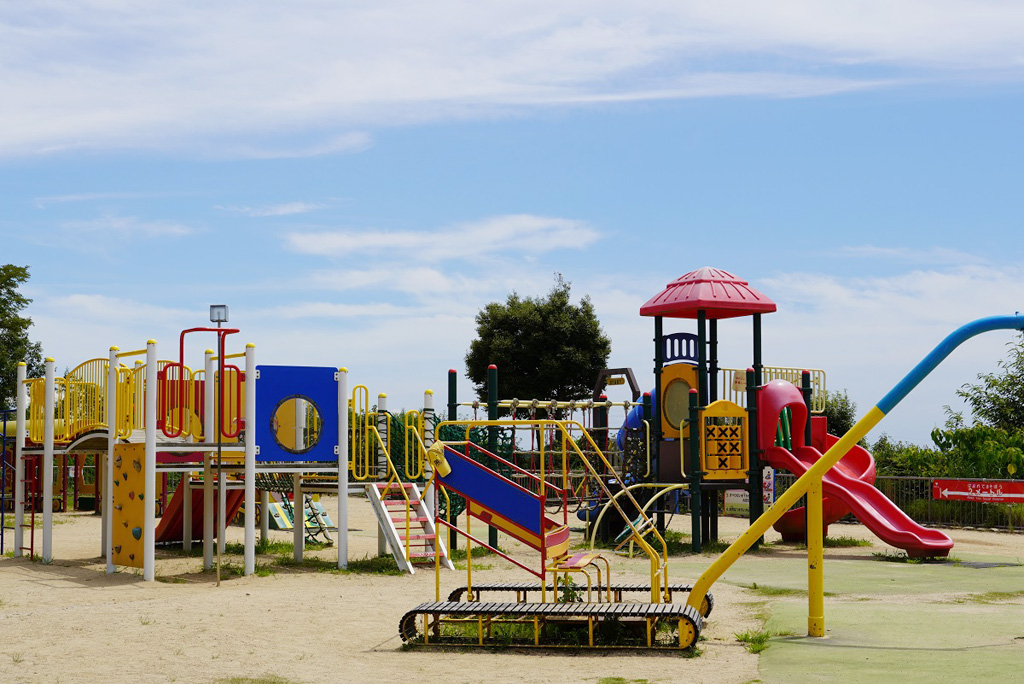「上の広場」のコンビネーション遊具/神戸総合運動公園(兵庫県/神戸市)