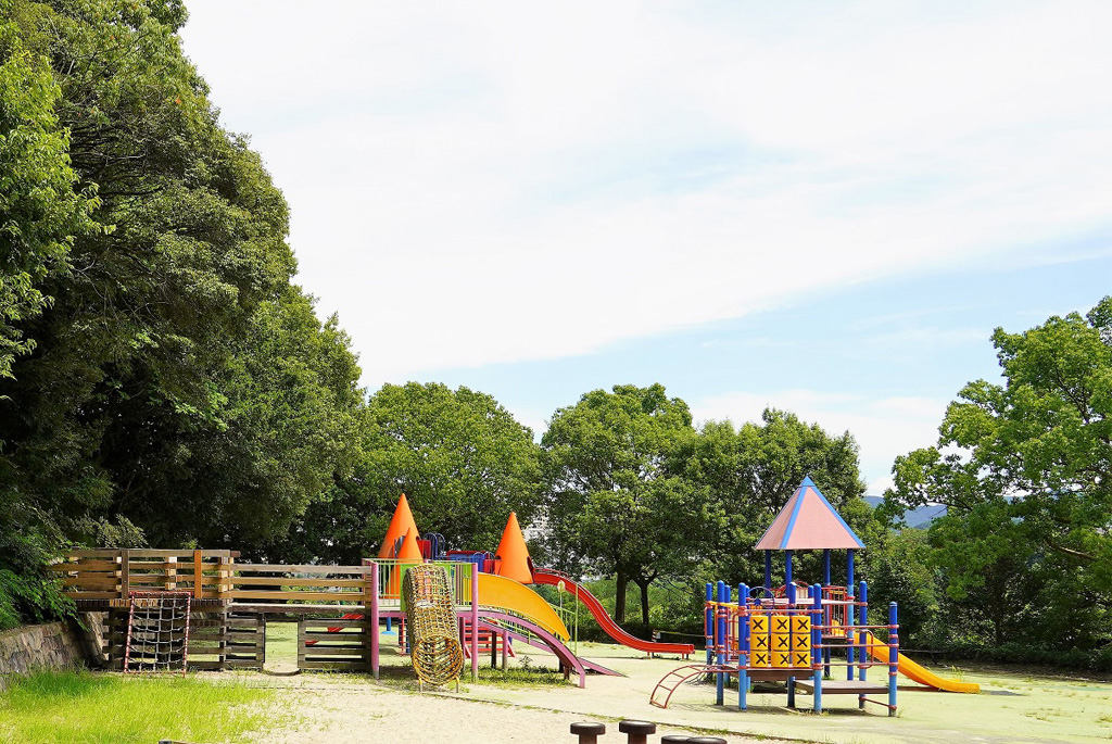 「丘下広場」のコンビネーション遊具/神戸総合運動公園(兵庫県/神戸市)