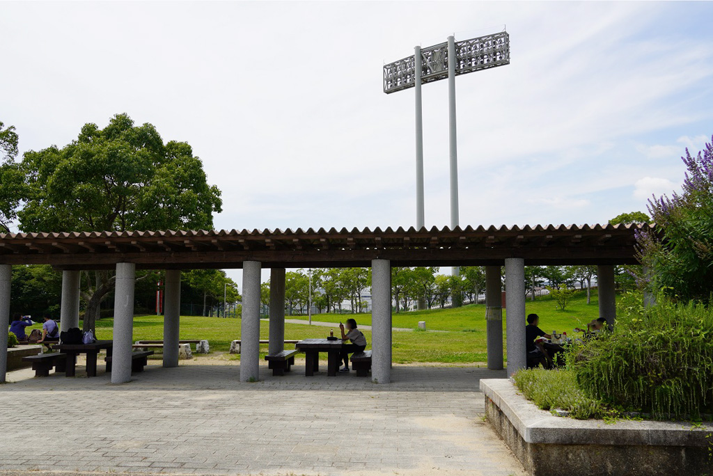 丘上広場の休憩コーナー/神戸総合運動公園(兵庫県/神戸市)