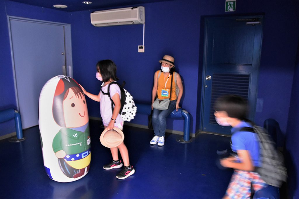 東武動物公園の「ほたリウム」館内