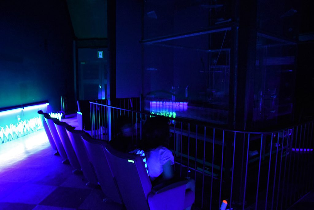 東武動物公園の「ほたリウム」館内