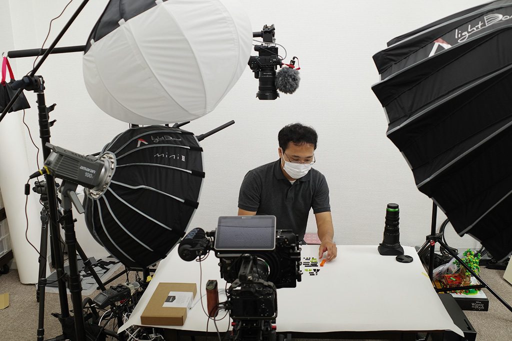 本格的なカメラでメイキング撮影する様子