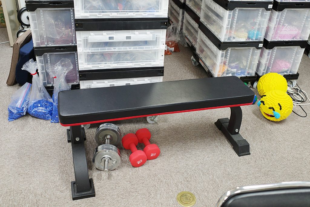 アトリエの一角にあるトレーニング器具