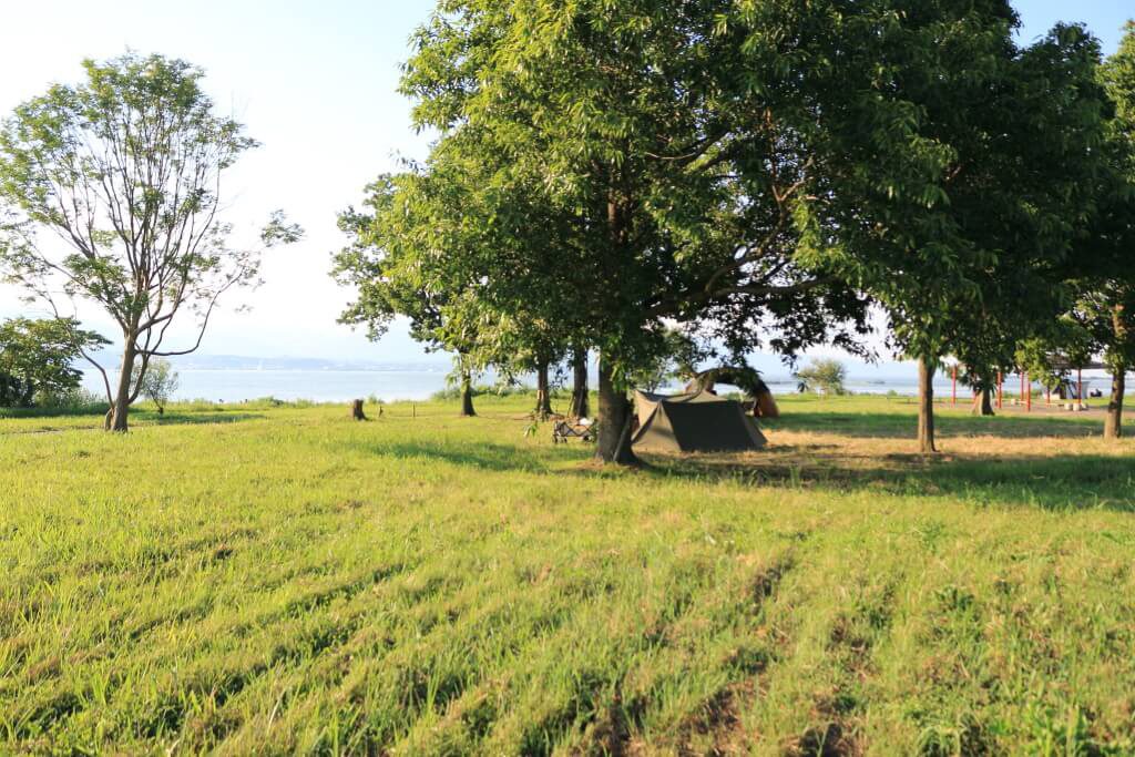 テントなどを張るときは他の利用者にも配慮を/滋賀県営都市公園湖岸緑地