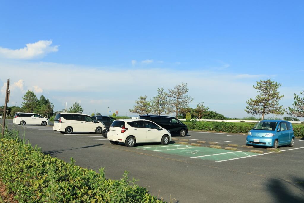 週末などは満車になる場合も/滋賀県営都市公園湖岸緑地