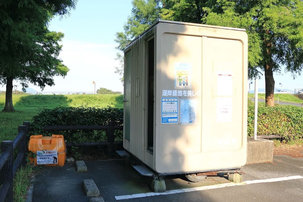 簡易トイレも設置/滋賀県営都市公園湖岸緑地