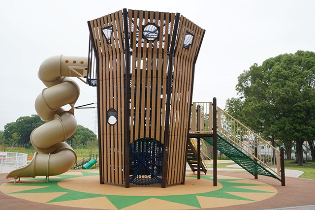 円筒埴輪の塔/都立舎人公園（東京都/足立区）