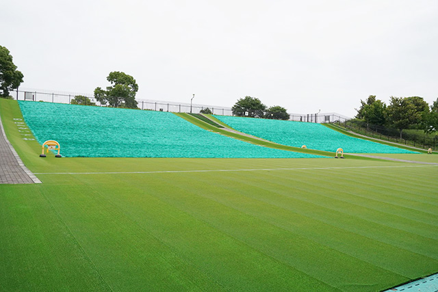 人工芝のソリゲレンデ/都立舎人公園（東京都/足立区）