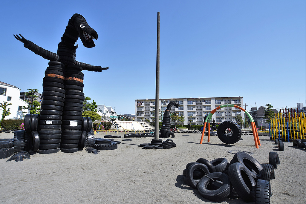 「タイヤだらけの園内」/西六郷公園(東京都/大田区)