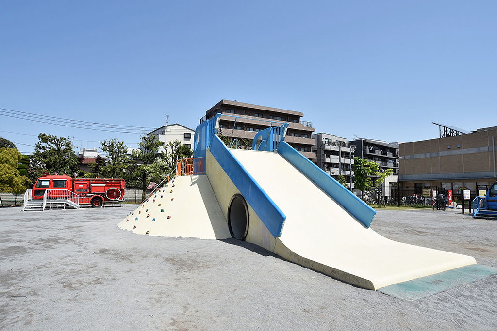 「ジャンボ滑り台」／萩中児童交通公園（東京都／大田区）