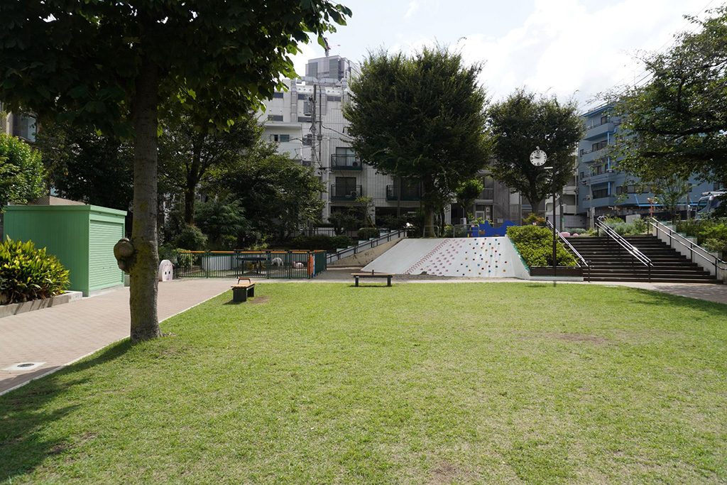 青々とした芝生/恵比寿南二公園（東京都/渋谷区）