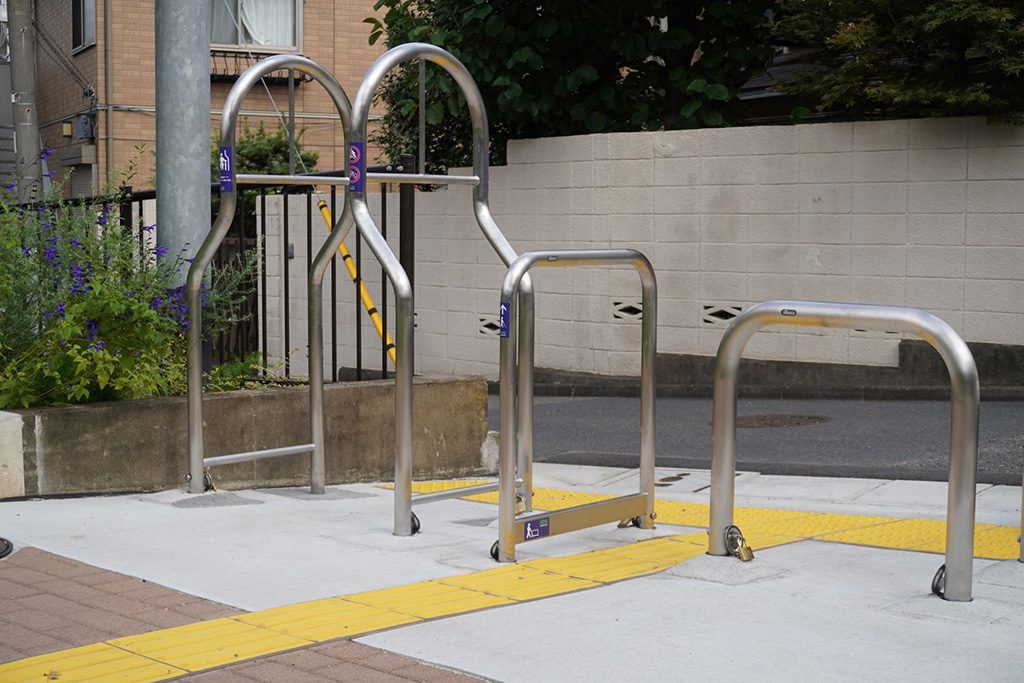 出入口の車止め/恵比寿南二公園（東京都/渋谷区）