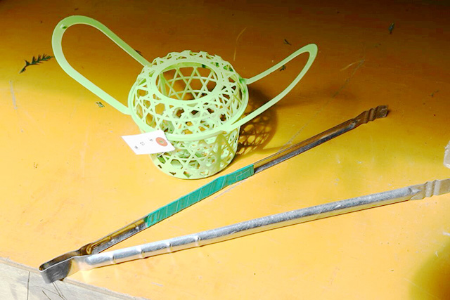 栗拾い用のかごを受け取ります/中政園(大阪府/箕面市)