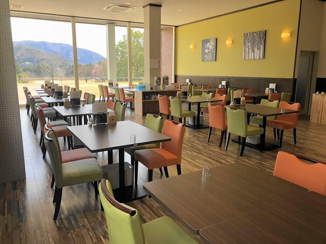 レストラン なみ木食堂ツバメ店内/マキノピックランド(滋賀県/高島市)