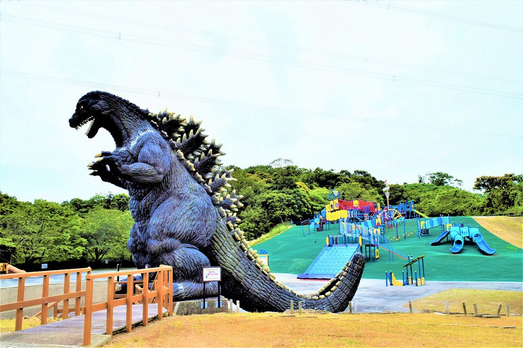 ゴジラや、海をモチーフにした大型の遊具/くりはま花の国(神奈川県/横須賀市)