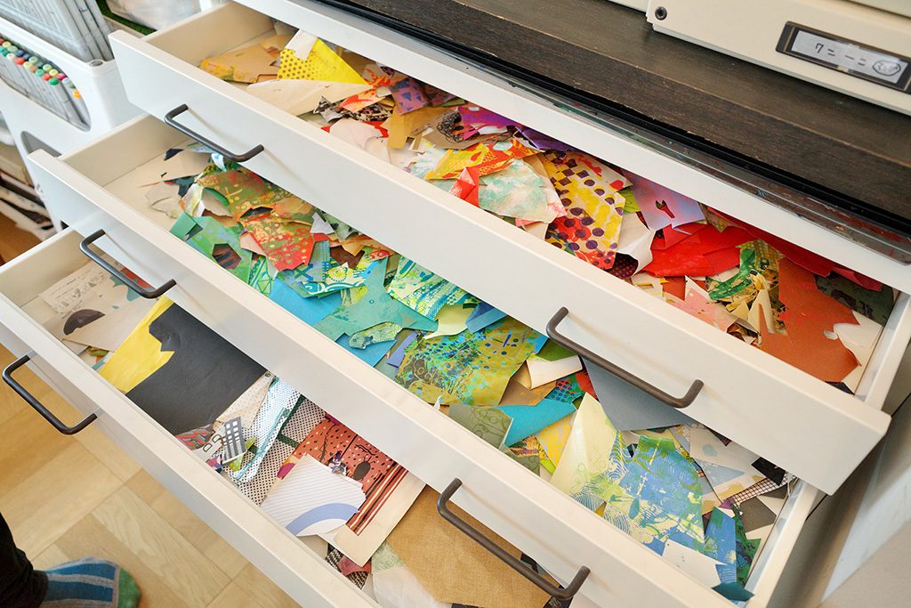 コラージュの素材となる紙が盛りだくさん/tupera tupera（ツペラ ツペラ）