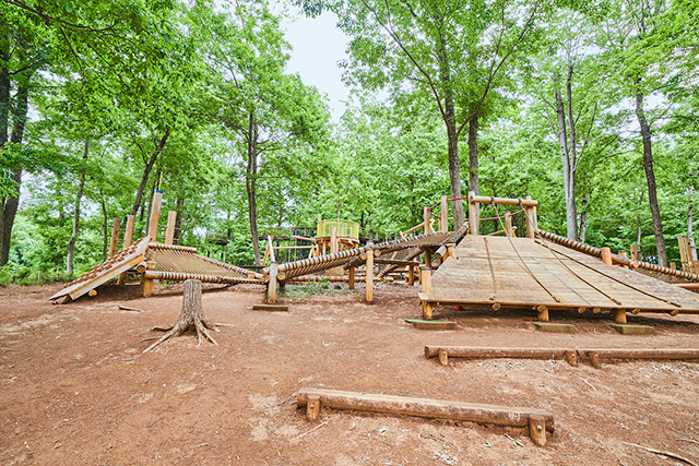 「バラック遊具」/野山北・六道山公園(東京都/武蔵村山市)