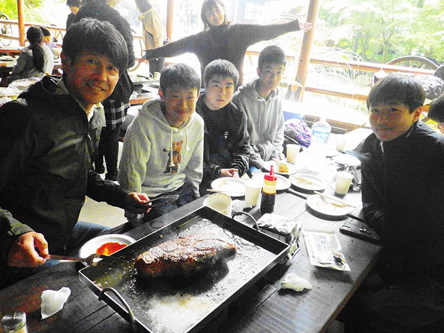 バーベキューをする様子/大森リゾートキャンプ場(京都府/京都市)