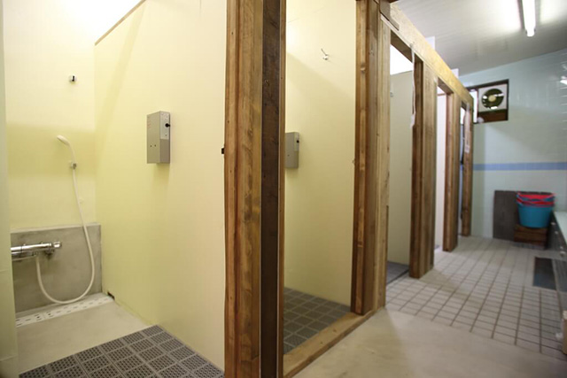 コイン式のシャワー室/大森リゾートキャンプ場(京都府/京都市)