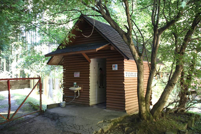 屋外のトイレ/大森リゾートキャンプ場(京都府/京都市)