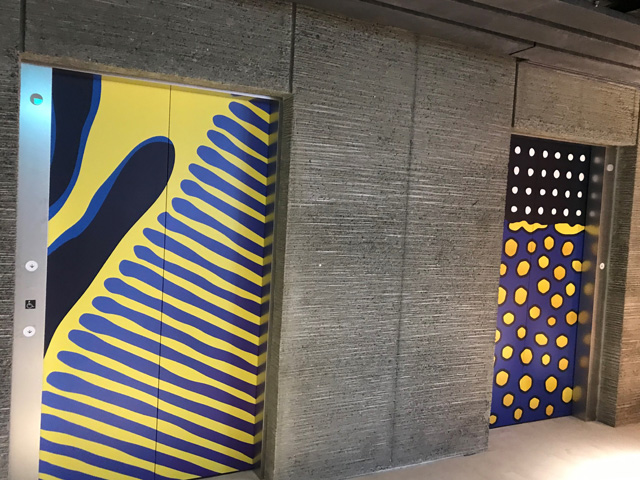 「海への扉」と名づけられたエレベーター／AQUARIUM ✕ ART átoa（兵庫県/神戸市）