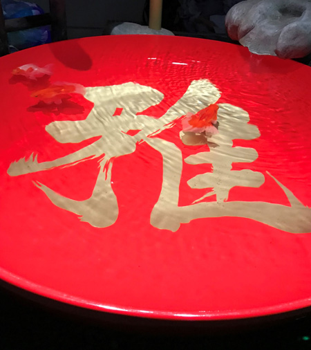 巨大なさかずき型の金魚水槽「盃に鹿威し」／AQUARIUM ✕ ART átoa（兵庫県/神戸市）