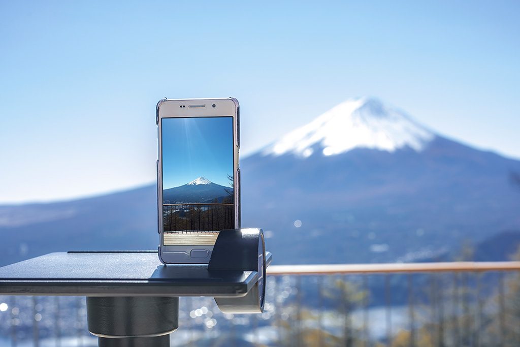 自撮り用のスマホ台が設置されている/石和温泉(山梨県/笛吹市)