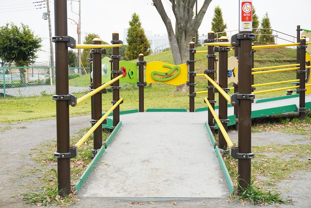 スロープ状の動線/秋葉台公園（神奈川県/藤沢市）