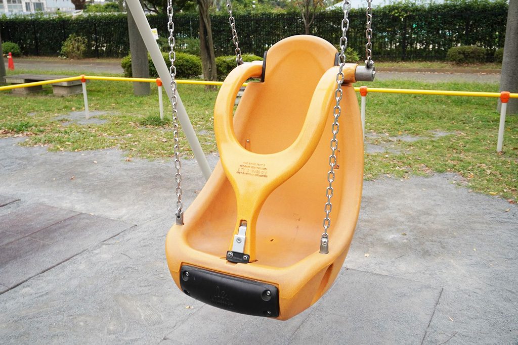 サポート付きブランコ/秋葉台公園（神奈川県/藤沢市）