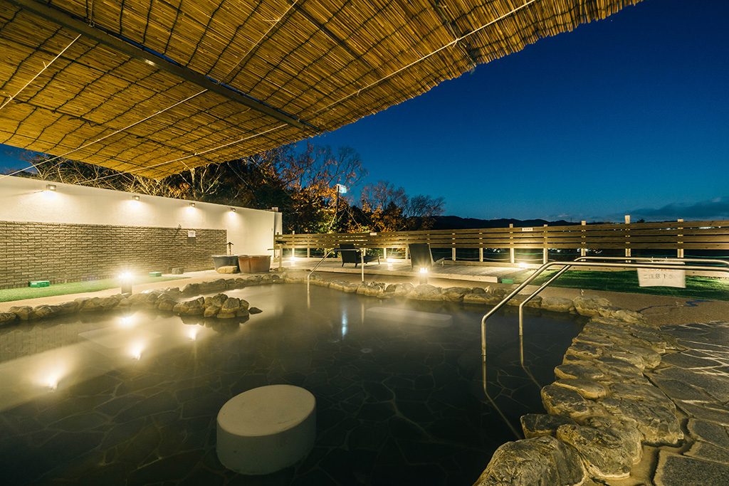 大型露天風呂「銀河の湯」/「グランドーム神戸天空」(兵庫県神戸市)