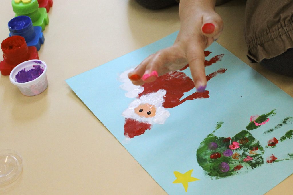 クリスマスカード作りの様子