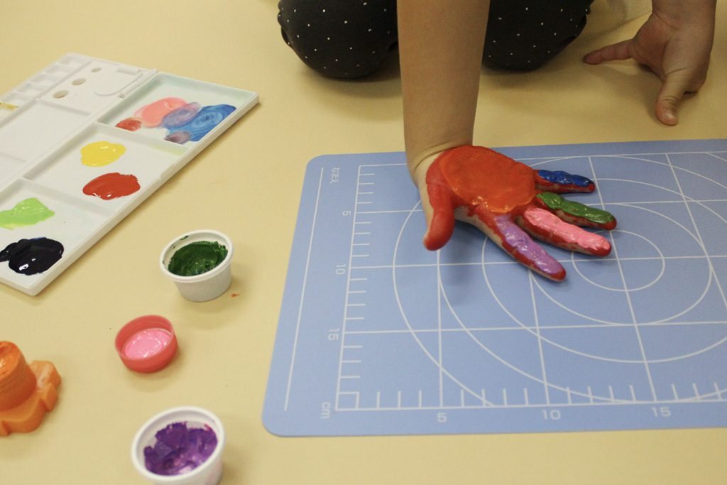 クリスマスカード作りの様子