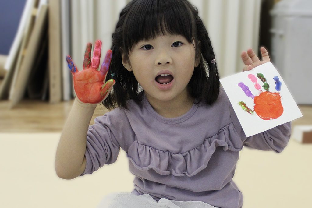 クリスマスカード作りの様子