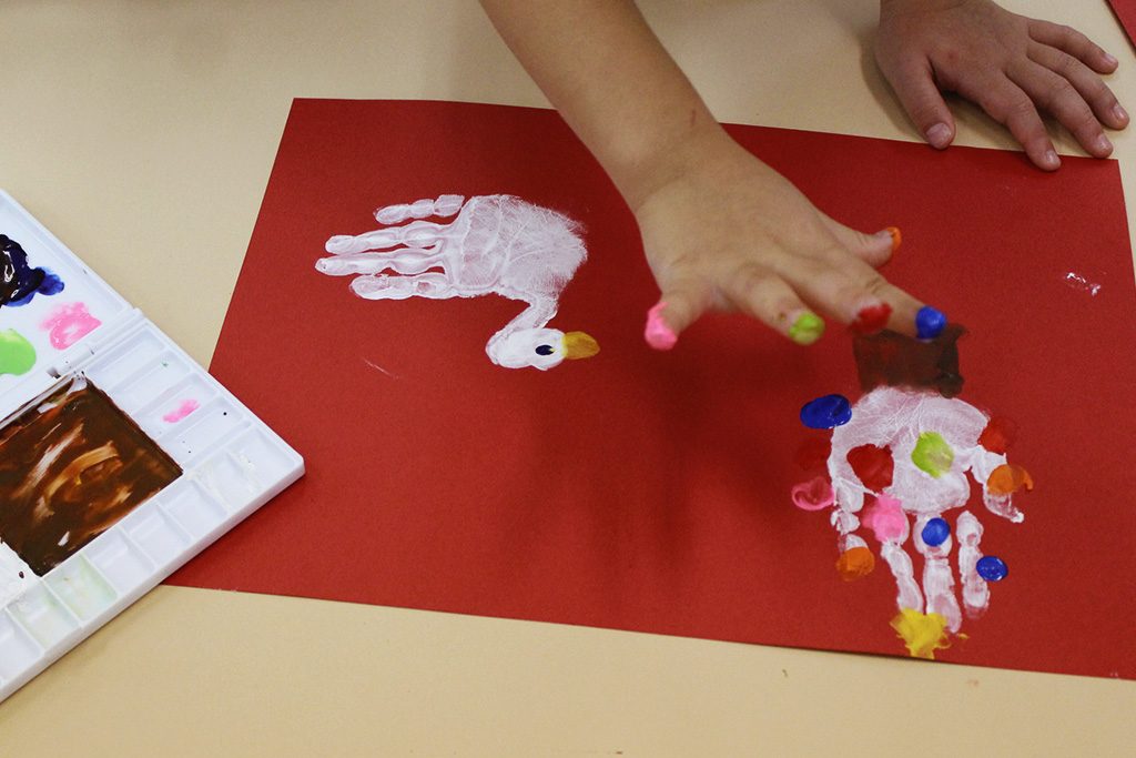 クリスマスカード作りの様子