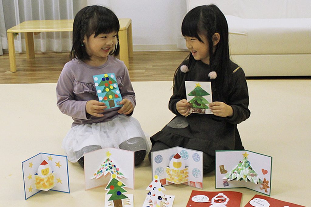 クリスマスカード作りの様子