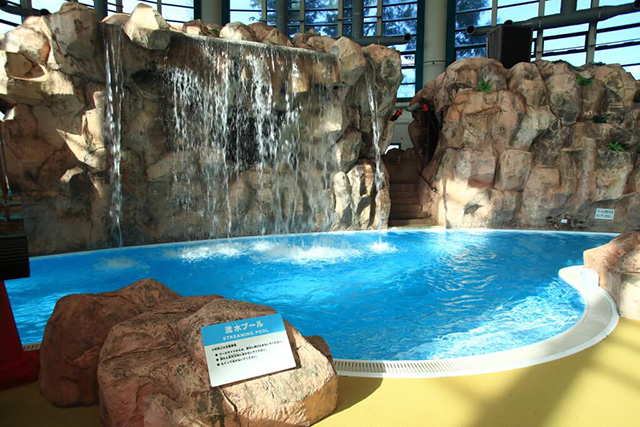 流水プール(1階)/鶴見緑地プール(大阪府/大阪市)