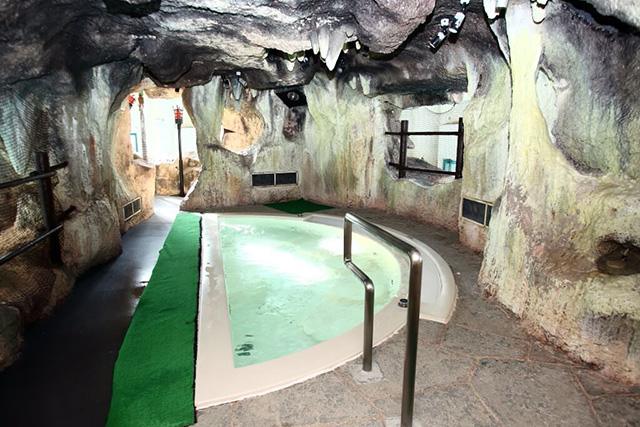 洞窟ジャグジー(1階)/鶴見緑地プール(大阪府/大阪市)