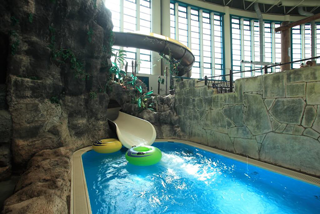 ウォータースライダー(2階)/鶴見緑地プール(大阪府/大阪市)