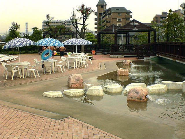 じゃぶじゃぶ池(1階)/鶴見緑地プール(大阪府/大阪市)