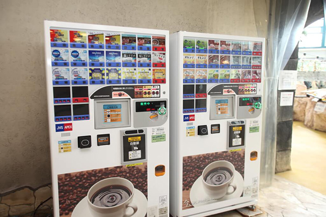 ドリンクの自動販売機/鶴見緑地プール(大阪府/大阪市)