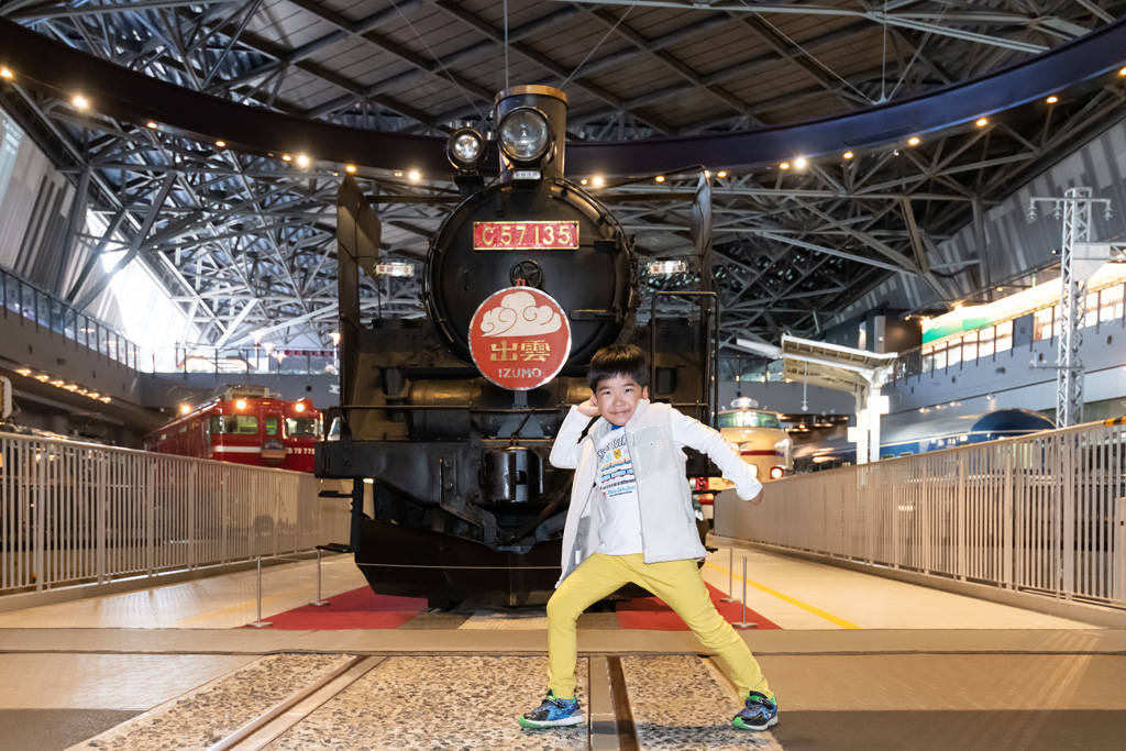 車両ステーションに展示されているC57形蒸気機関車/鉄道博物館(埼玉県/さいたま市)