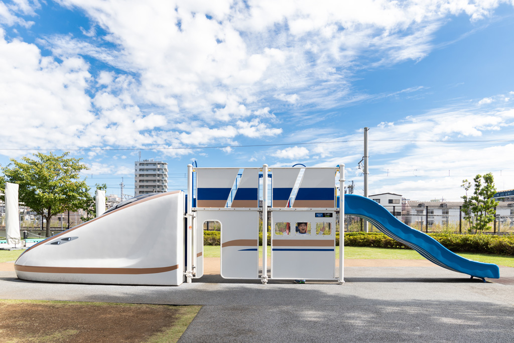 てっぱくひろばにある北陸新幹線「かがやき」のすべり台/鉄道博物館(埼玉県/さいたま市)