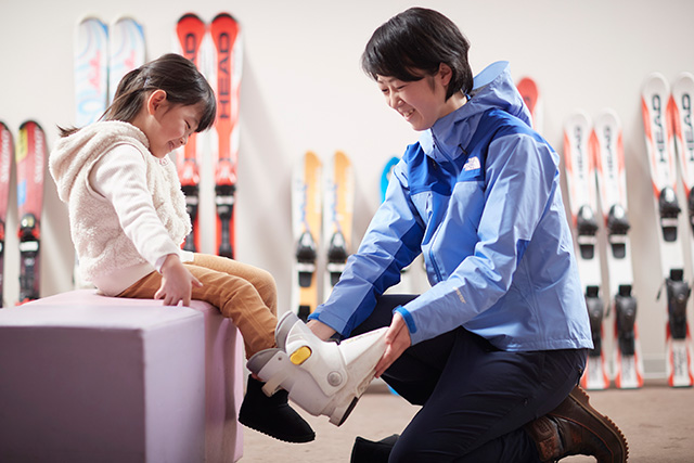 星野リゾート式スキーレッスン「雪ッズ70(セブンティ)」 スキー用具レンタル