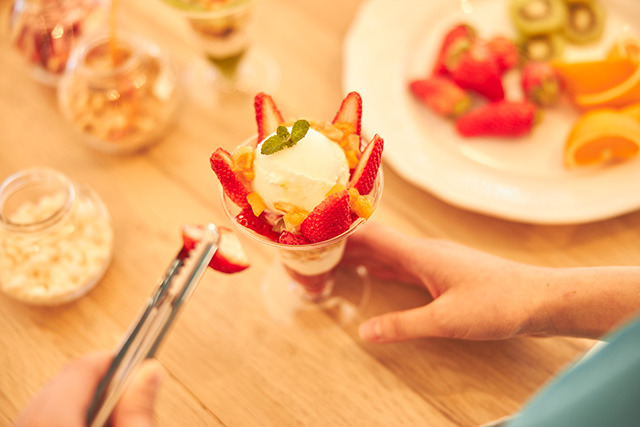 季節のフルーツパフェ作り体験(星野リゾート リゾナーレ八ヶ岳)