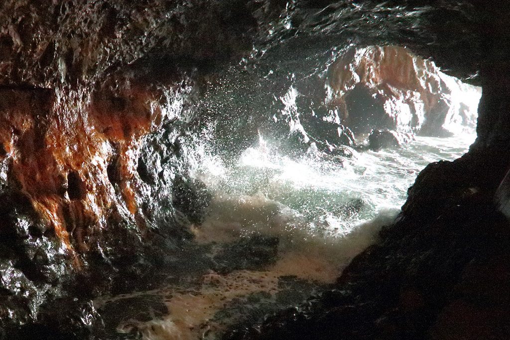 三段壁洞窟(和歌山県/白浜町)