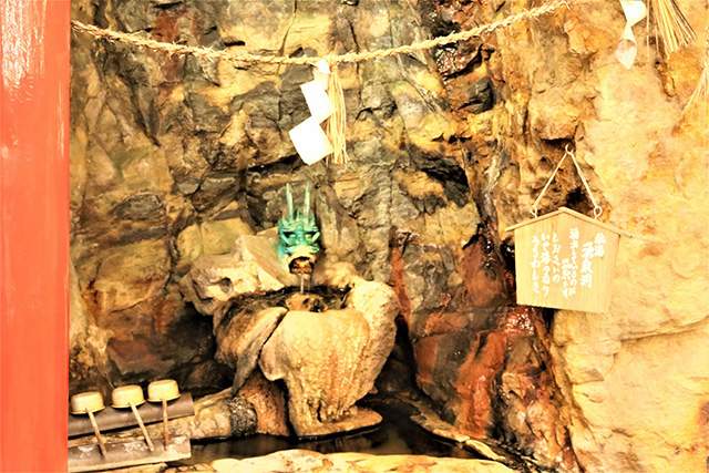 手水舎(ちょうずや)/三段壁洞窟(和歌山県/白浜町)